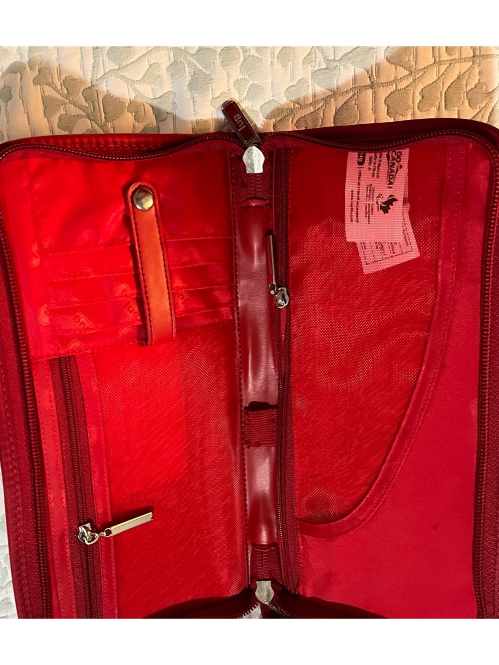 LUG Red Quilted "Go Canada" Passport/Document Holder ๐จ๐ฆ - Picture 2 of 2